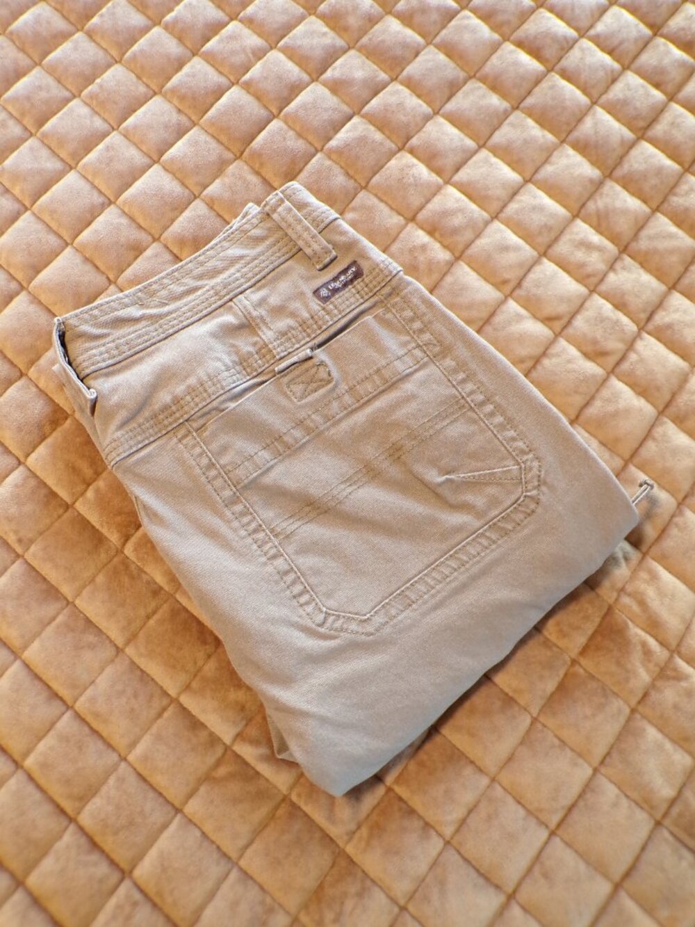 LEGENDARY OUTFITTERS Men's Tan Cargo Pants 32x32 (actual 32x31)